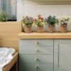 Unyqoos® Set van vier kleurrijke kunstplanten voor decoratie in huis of kantoor