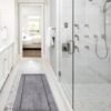 Unyqoos® Grijze badmatten set van microvezel met antislip en sneldrogende eigenschappen