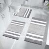 Unyqoos® Zachte en Luxe Badkamerset van Drie Stuks - Antislip en Absorberend Ontwerp in Lichtgrijs