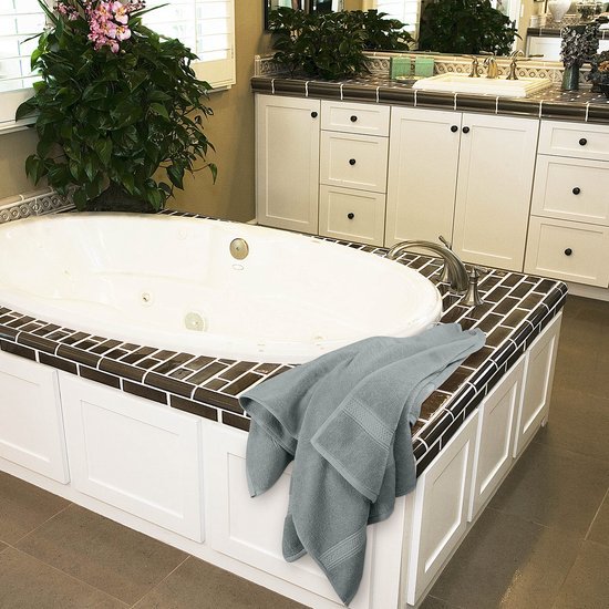 Unyqoos® Set van 4 Luxe Badhanddoeken van Hoogwaardig Ringgesponnen Katoen in Stijlvolle Kleuren