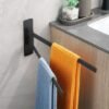 Unyqoos® Draaibare handdoekhouder met twee armen en zelfklevende wandmontage