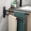 Unyqoos® Draaibare handdoekhouder met twee armen en zelfklevende wandmontage