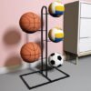 Unyqoos® Ruimtebesparende Verticale Ballenhouder met Uittrekbare Opbergrekken voor Sportballen