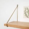 Unyqoos® Stijlvol zwevend wandrek van eikenhout met zilveren metalen dragers