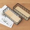 550x550-29604.jpg Unyqoos® Stijlvolle metalen wandkorf met houten basis voor veelzijdige opslag