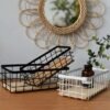 550x550-29605.jpg Unyqoos® Stijlvolle metalen wandkorf met houten basis voor veelzijdige opslag