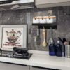 550x550-29625.jpg Unyqoos® Ruim en stevig zwart metalen sleutelrek met plank voor multifunctioneel gebruik