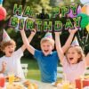 Unyqoos® Feestelijk en paars verjaardagsbanner met cartoon thema voor kinderen