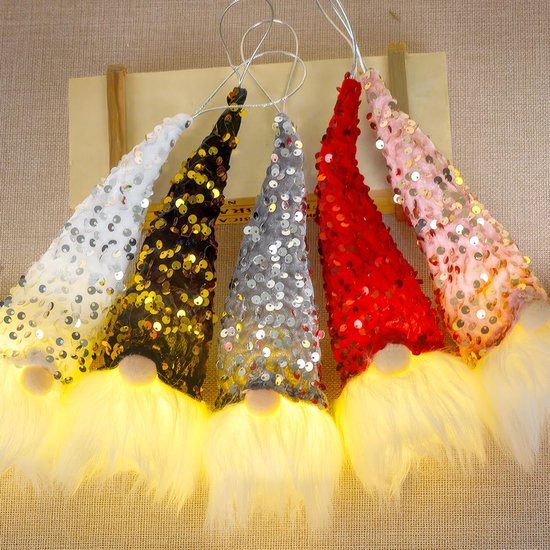 550x550-31495.jpg Unyqoos® Set van vijf verlichte kerstkabouters voor feestelijke binnenhuisdecoratie