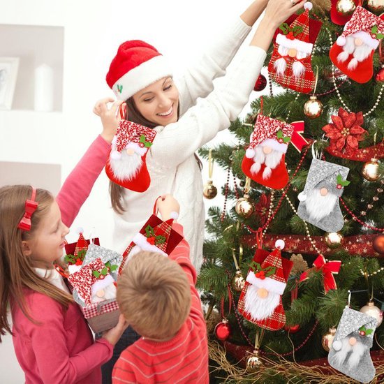 550x550-31568.jpg Unyqoos® Set van 7 kleine kerstkousen voor decoratie en cadeauverpakking