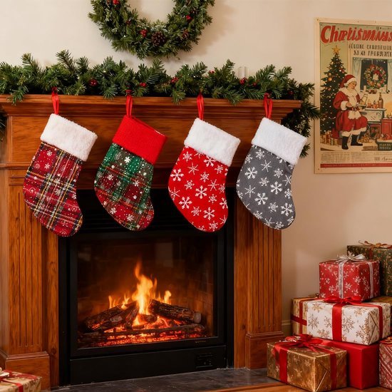 550x550-31605.jpg Unyqoos® Set van vier kleurrijke kerstkousen voor sfeervolle kerstdecoratie