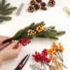 Unyqoos® Set van 20 kleurrijke decoratieve takken met bessen voor creatieve projecten