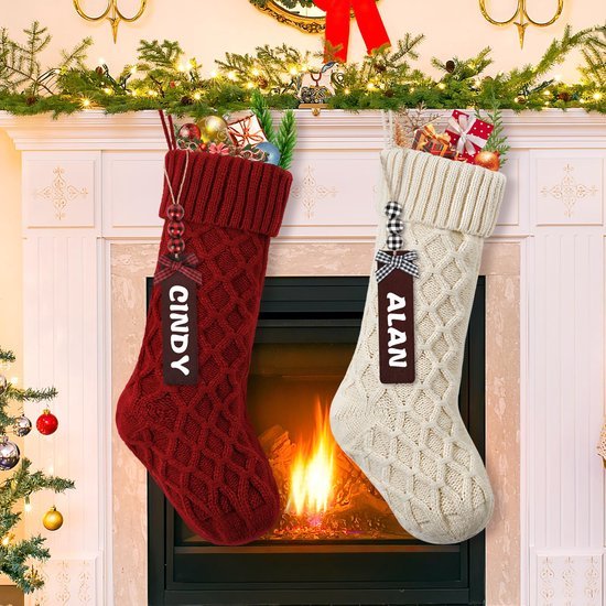 550x550-31982.jpg Unyqoos® Set van twee grote rustieke kerstkousen met naamplaatjes voor feestelijke sfeer