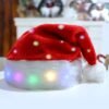 Unyqoos® Rode pluchen kerstmuts met LED-verlichting voor feestelijke gelegenheden