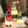 550x550-32565.jpg Unyqoos® Set van 3 verlichte pluche kabouterfiguren voor sfeervolle kerstdecoratie