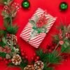 550x550-32590.jpg Unyqoos® Set van 8 decoratieve kunstkersttakken met rode bessen en dennenappels