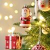 Unyqoos® Traditionele kunststof kerstballenset in rood-wit thema met ophanghaakjes