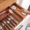Unyqoos® Uitbreidbare keukenlade-organizer van acaciahout voor optimaal bestekbeheer