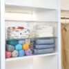 550x550-34473.jpg Unyqoos® Set van vier doorzichtige opbergboxen met deksel voor keuken en badkamer