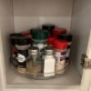 550x550-36507.jpg Unyqoos® Set van drie transparante draaiplateaus voor keuken en koelkast organisatie