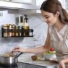 Unyqoos® Kruidenrek van zwart metaal met veelzijdige wandhouders voor keuken en badkamer
