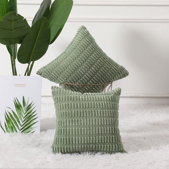 Unyqoos® Set van Twee Luxe Boho Kussenhoezen in Zacht Saliegroen Corduroy voor Stijlvol Interieurontwerp