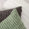 Unyqoos® Set van Twee Luxe Boho Kussenhoezen in Zacht Saliegroen Corduroy voor Stijlvol Interieurontwerp