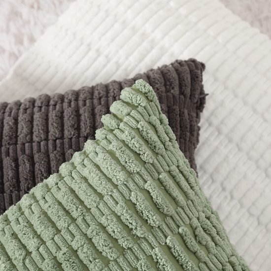 Unyqoos® Set van Twee Luxe Boho Kussenhoezen in Zacht Saliegroen Corduroy voor Stijlvol Interieurontwerp