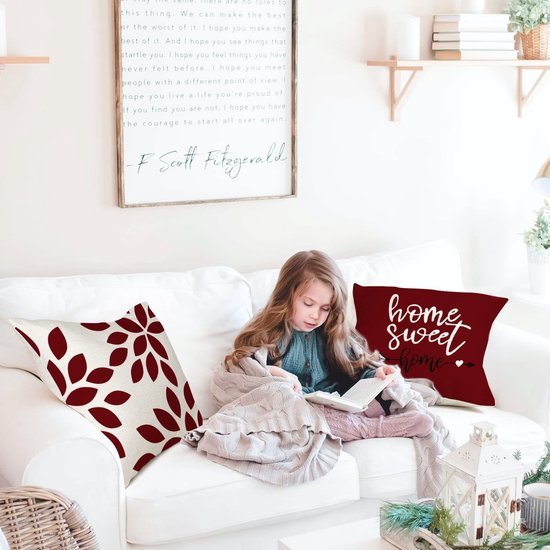 Unyqoos ® Stijlvolle Set van Vier Kussenhoezen voor Binnen en Buiten in Rijke Bordeauxkleur