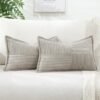 550x550-38384.jpg Unyqoos® Set van Twee Zachte Corduroy Kussenslopen met Stijlvol Strepenpatroon