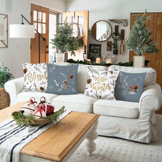 550x550-38415.jpg Unyqoos® Set van 4 zachte fluwelen kussenslopen met winterse dennenappels en bladeren