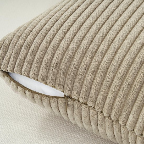 550x550-38920.jpg Unyqoos® Set van twee zachte corduroy kussenslopen met modern design en ritssluiting