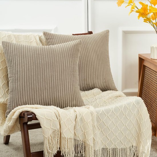 550x550-38921.jpg Unyqoos® Set van twee zachte corduroy kussenslopen met modern design en ritssluiting