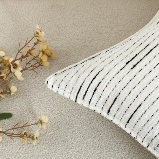 550x550-38937.jpg Unyqoos® Stijlvolle Boho Kussenhoes van Chenille in Zwart en Wit voor Elke Kamer