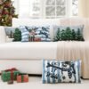 550x550-38961.jpg Unyqoos® Set van vier kerstkussenslopen met sneeuwpop en eland motief in blauw en grijs
