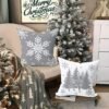 Unyqoos® Set van vier grijze kussenslopen met kerstmotief voor sfeervolle decoratie