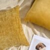 Unyqoos® Set van 2 gele kussenhoezen van chenille voor decoratieve doeleinden