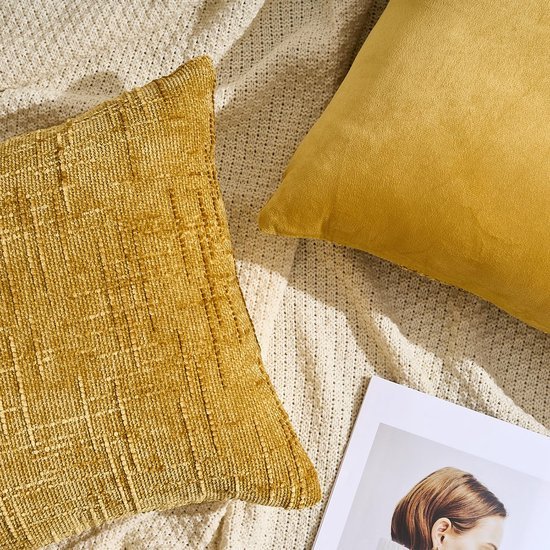 Unyqoos® Set van 2 gele kussenhoezen van chenille voor decoratieve doeleinden