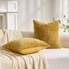 Unyqoos® Set van 2 gele kussenhoezen van chenille voor decoratieve doeleinden