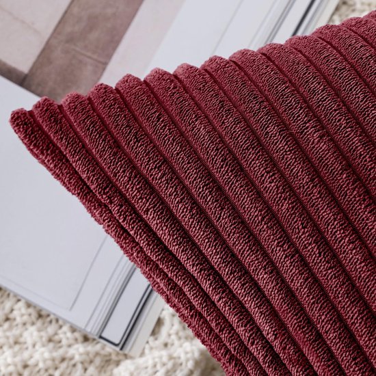 Unyqoos® Set van twee wijnrode corduroy kussenslopen voor stijlvolle decoratie