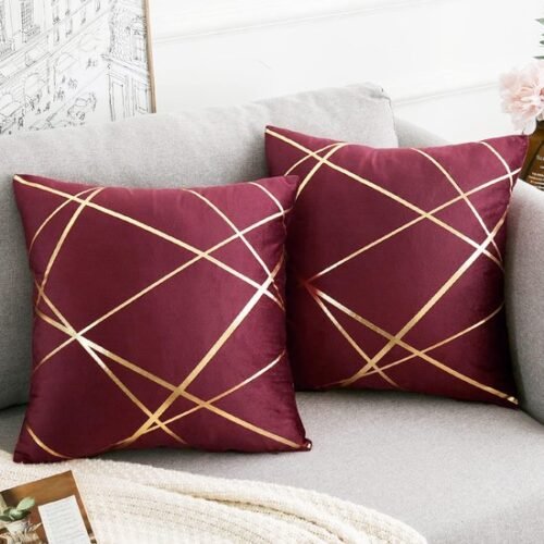 550x550-40320.jpg Unyqoos® Set van 2 decoratieve wijnrode kussenslopen met gouden geometrische details