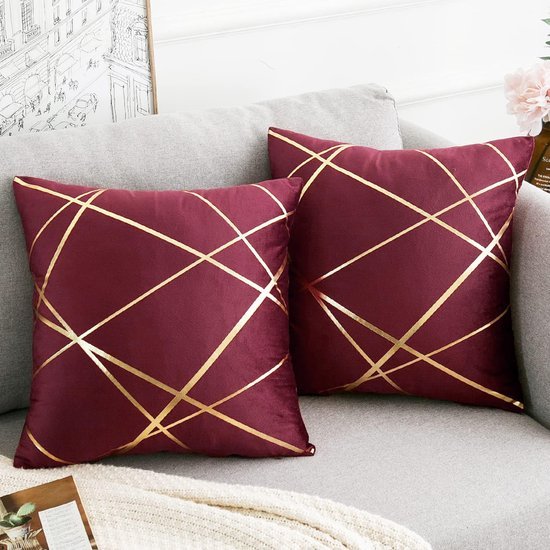 Unyqoos® Set van 2 decoratieve wijnrode kussenslopen met gouden geometrische details