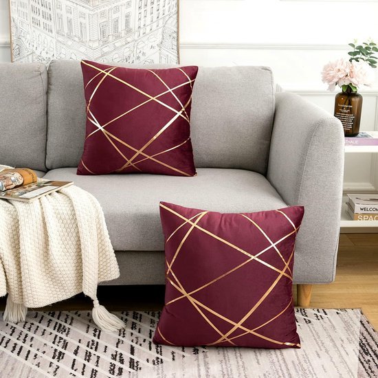 Unyqoos® Set van 2 decoratieve wijnrode kussenslopen met gouden geometrische details