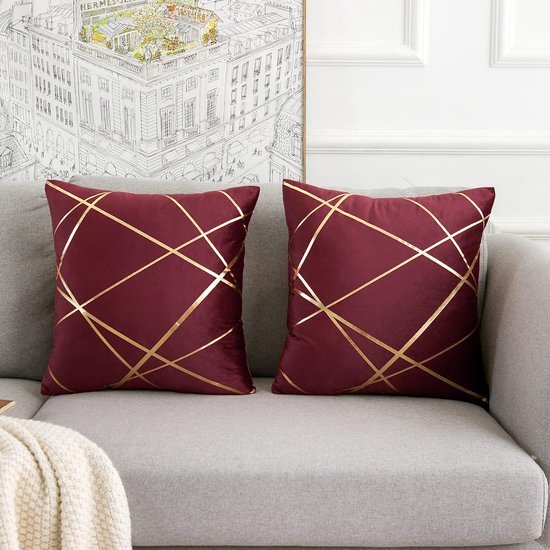 Unyqoos® Set van 2 decoratieve wijnrode kussenslopen met gouden geometrische details