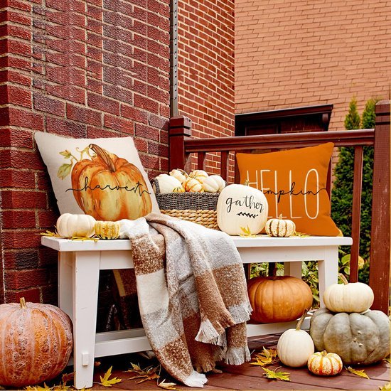 Unyqoos® Set van 4 herfst kussenhoezen met esdoornbladeren en pompoenmotief