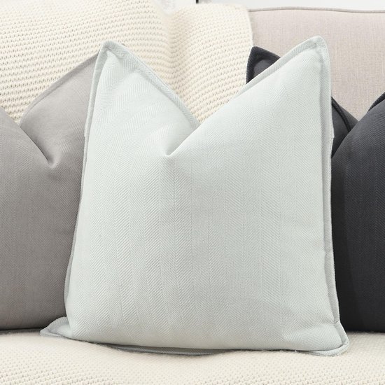 Unyqoos® Set van twee zachte chenille kussenhoezen met stijlvolle franjes voor bank en slaapkamer