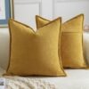Unyqoos® Set van twee mosterdgele chenille kussenslopen voor stijlvolle decoratie