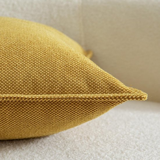 Unyqoos® Set van twee mosterdgele chenille kussenslopen voor stijlvolle decoratie