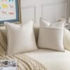 Unyqoos® Set van twee zachte beige kussenhoezen voor een stijlvolle moderne inrichting