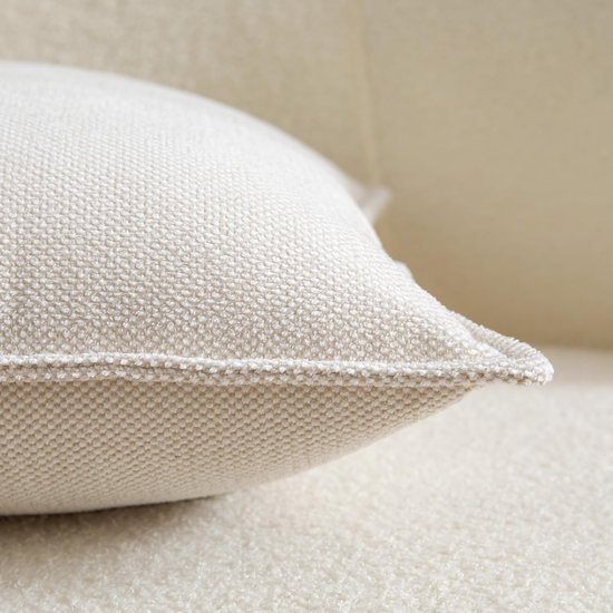 Unyqoos® Set van twee zachte beige kussenhoezen voor een stijlvolle moderne inrichting
